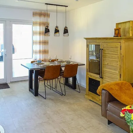 アパート 2 Bedroom Lovely In ビューズム