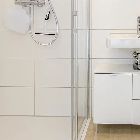 2 Bedroom Lovely In *